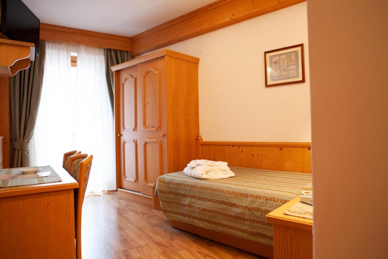 פרום Hotel Posta מראה חיצוני תמונה