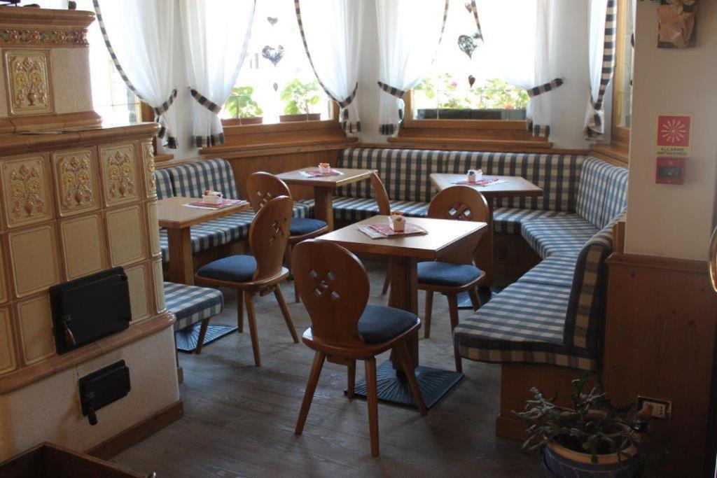 פרום Hotel Posta מראה חיצוני תמונה